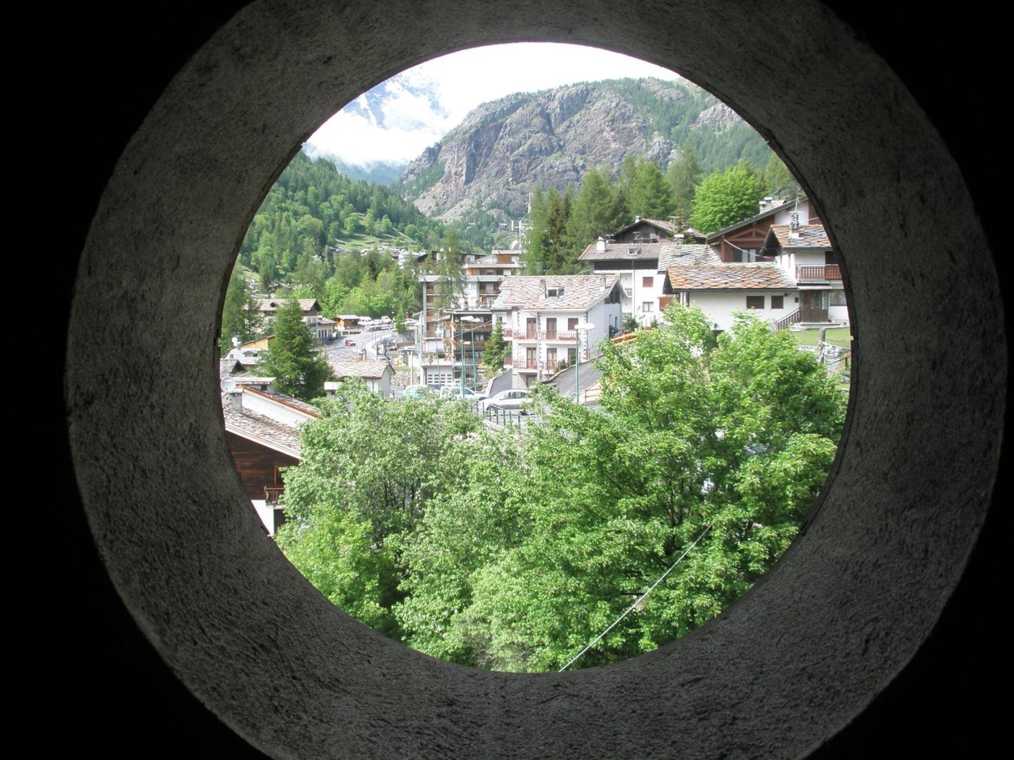 Apartamento "Lo Mequio De Emilie" 2 Passi Da Centro E Piste Valtournenche Exterior foto